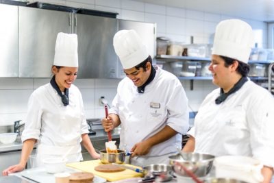 Hur lyckas man med Bearnaisen - kockutbildning i Schweiz
