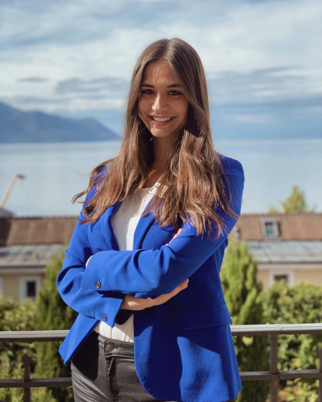 Amadine, på toppen av terrassen på Hotel Institute Montreux.