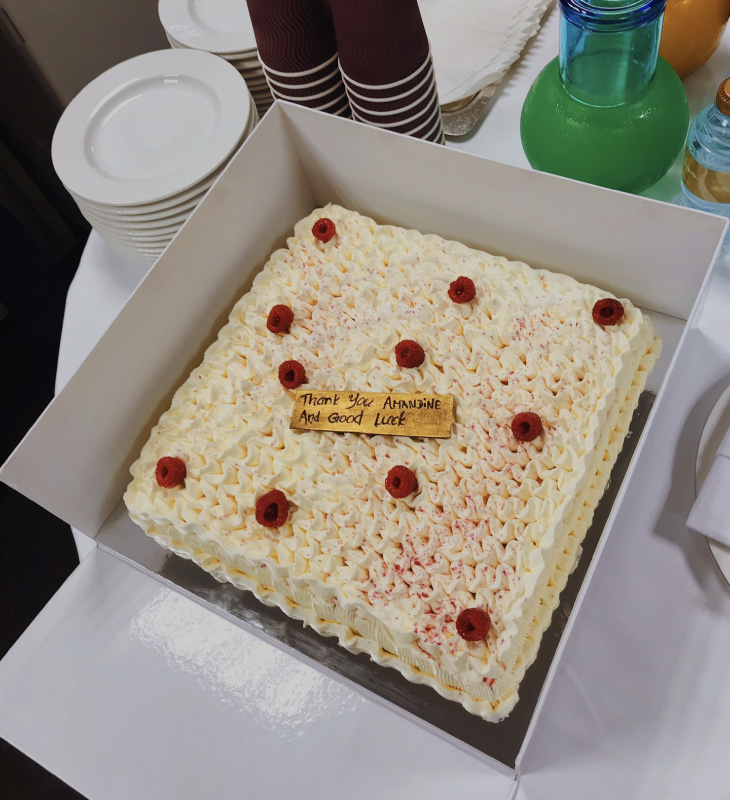 En "hejdå"-tårta från mina kollegor efter min sex månader långa praktik på Jumeirah i Dubai.